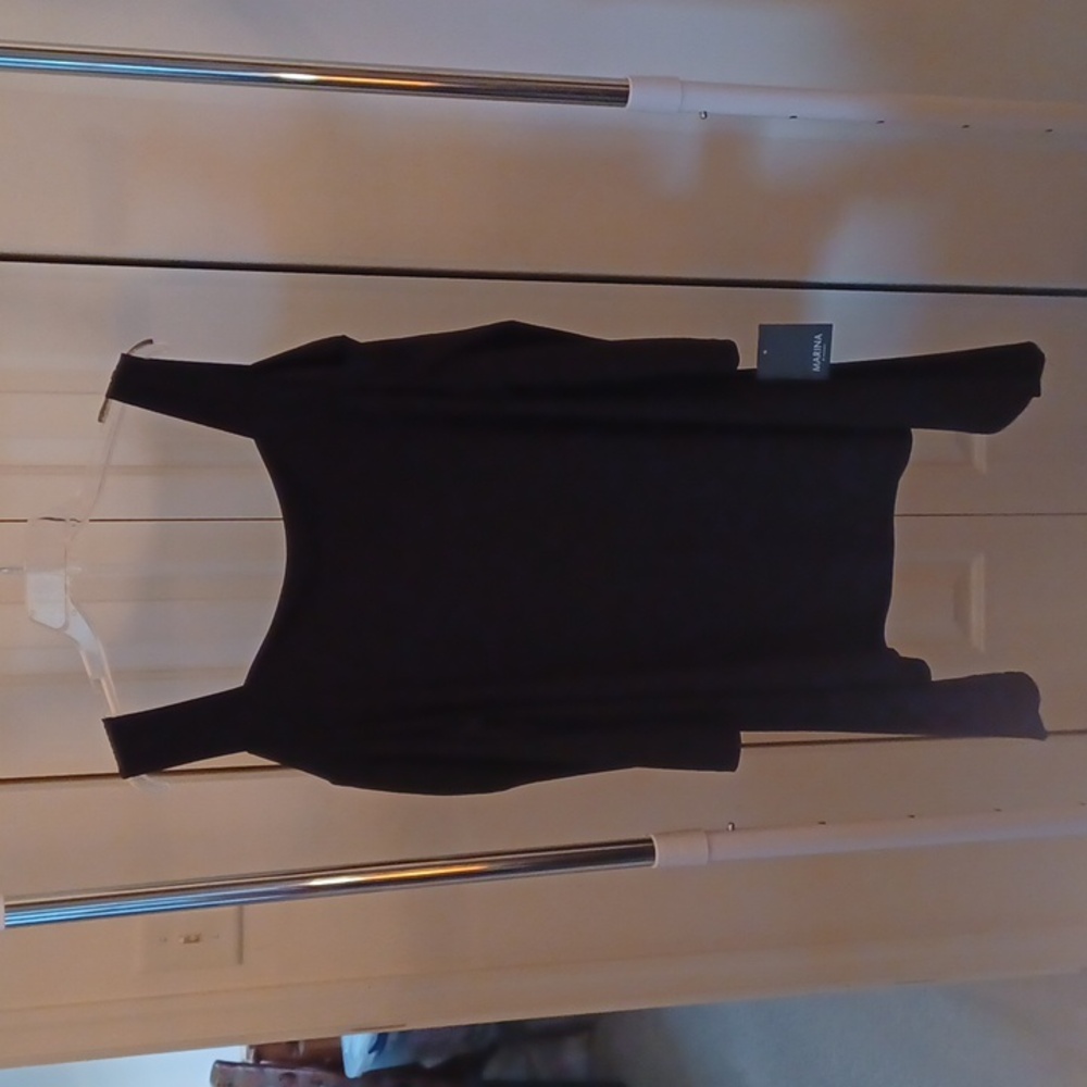 Black cold shoulder 3/4 sleeve tunic top